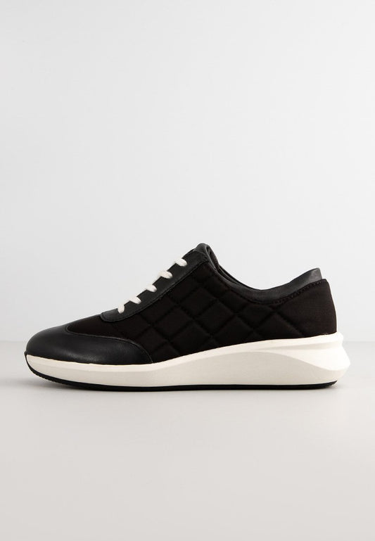 Clarks Un Rio Stitch Black (ZZO280432-Q00) Women